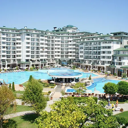 Emerald Alexor Apartman *
